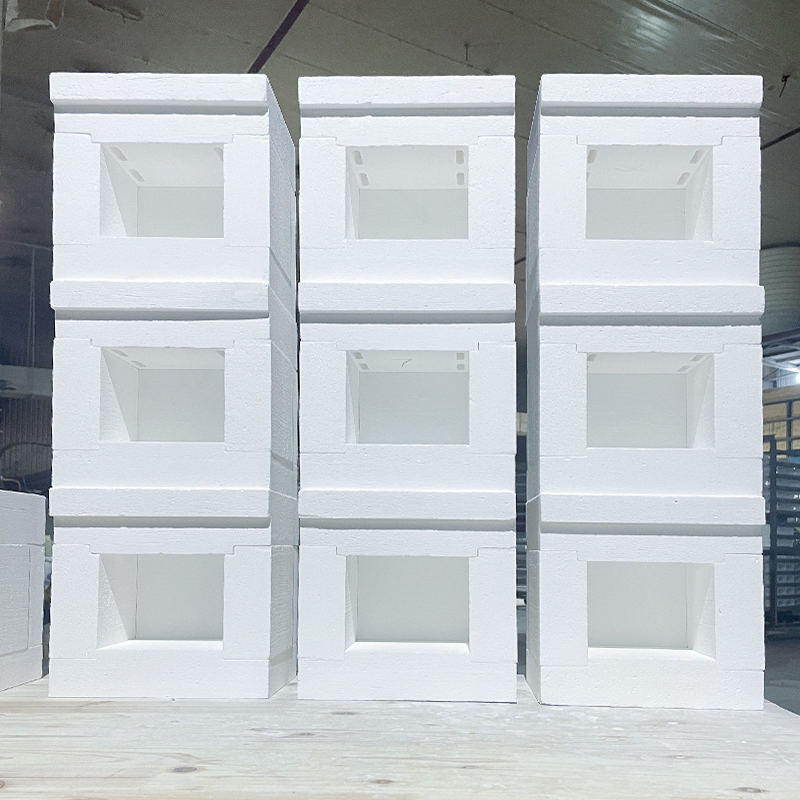 Modulový blok zložených vlákien pre materiál obloženia priemyselných pecí pri vysokých teplotách