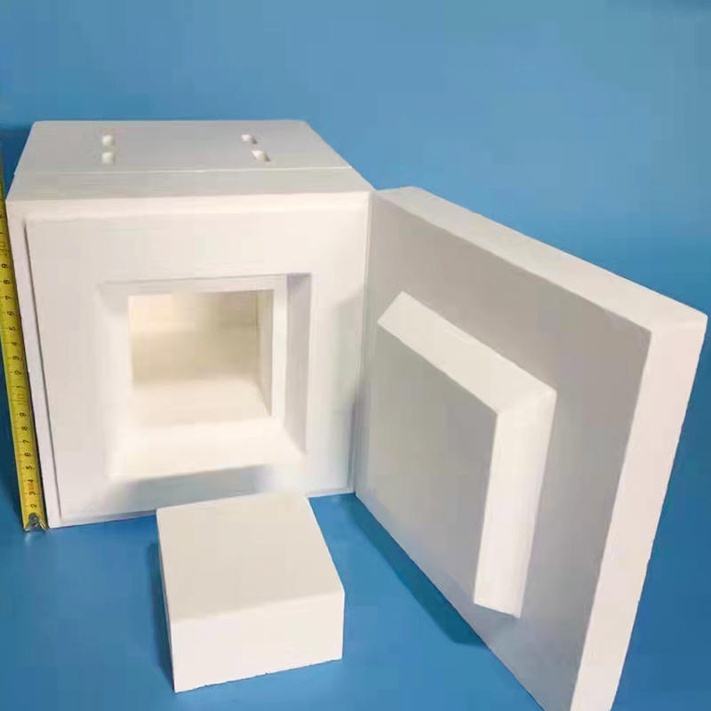 Modulový blok zložených vlákien pre materiál obloženia priemyselných pecí pri vysokých teplotách