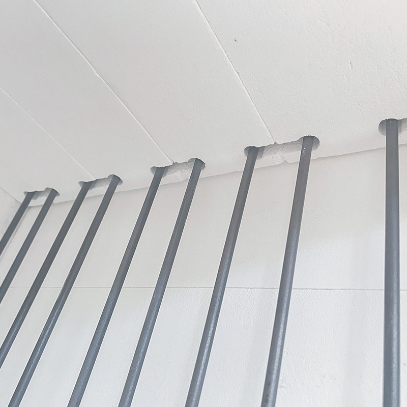 Modulový blok zložených vlákien pre materiál obloženia priemyselných pecí pri vysokých teplotách